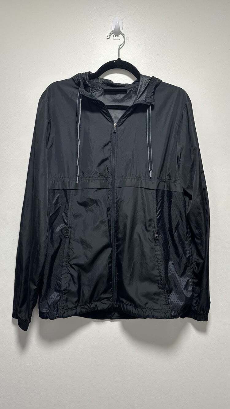 Women’s Under Armour Light Weight Black Jacket Size Medium Excellent Condition